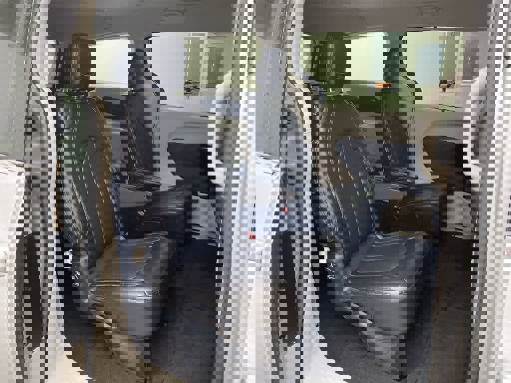 Used 2024 Chrysler Pacifica Touring-L image 17