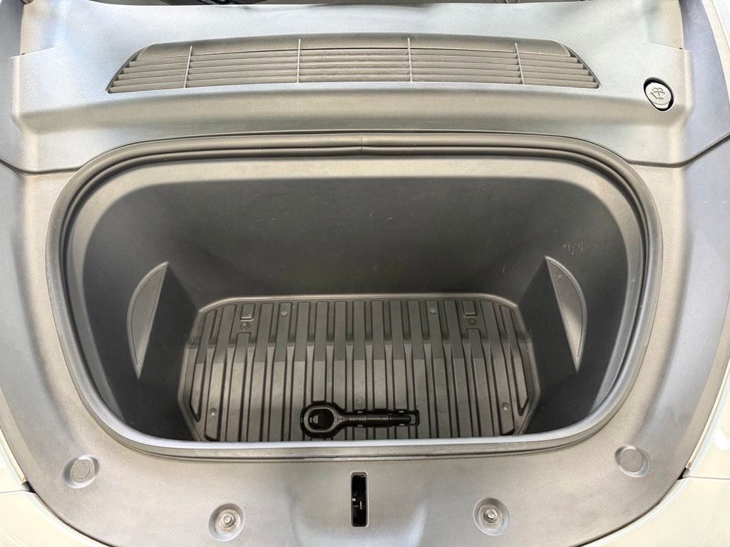 Used 2022 Tesla Model Y Long Range AWD/4WD image 9