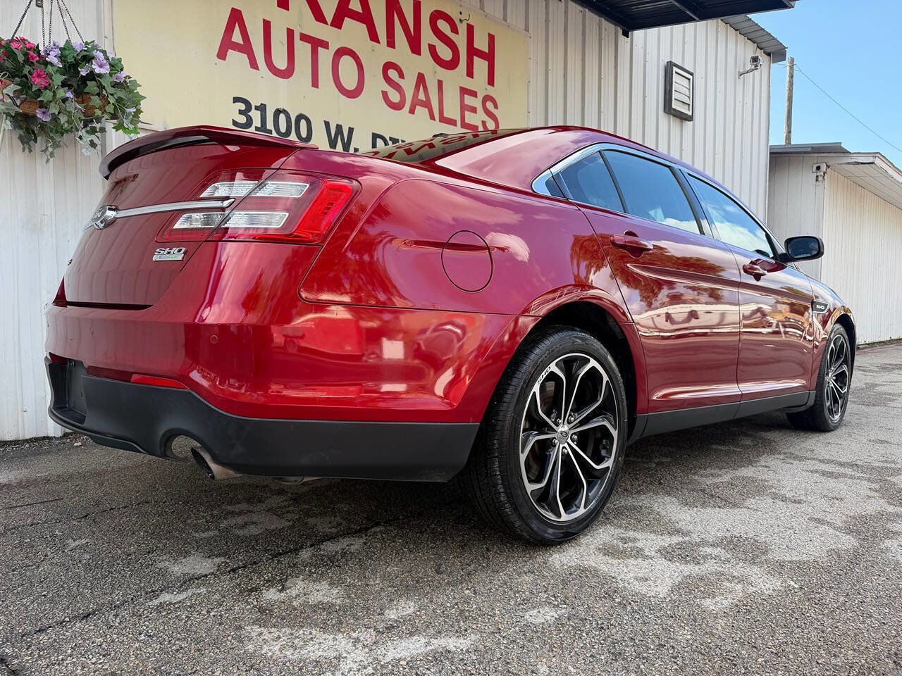 Used 2013 Ford Taurus SHO image 10