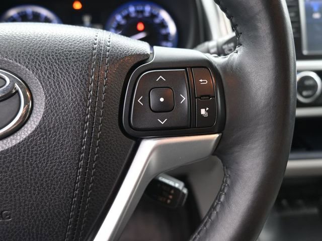 Used 2015 Toyota Highlander XLE image 2