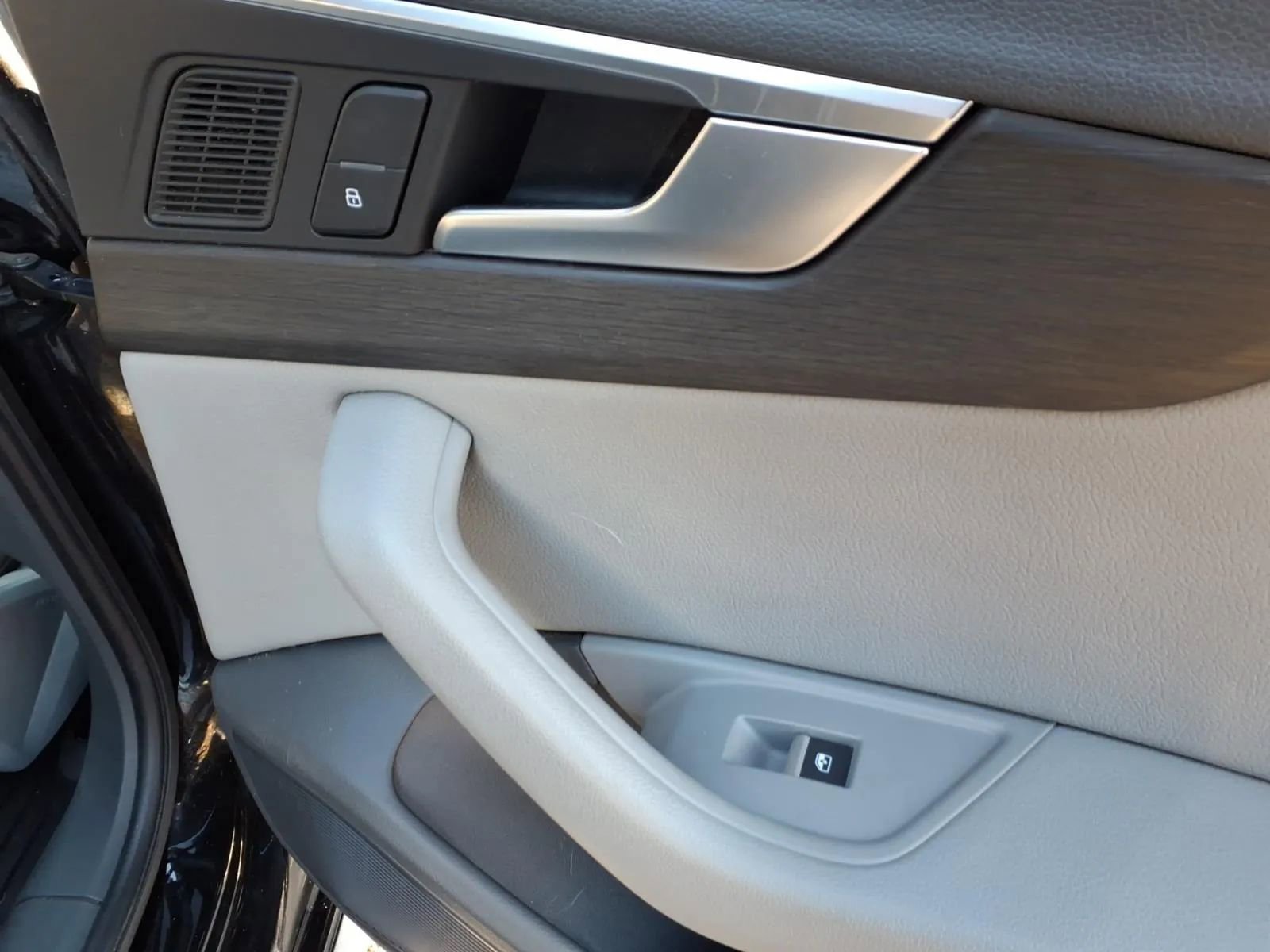 Used 2017 Audi A4 2.0T allroad Premium Plus w/ Technology Package image 15