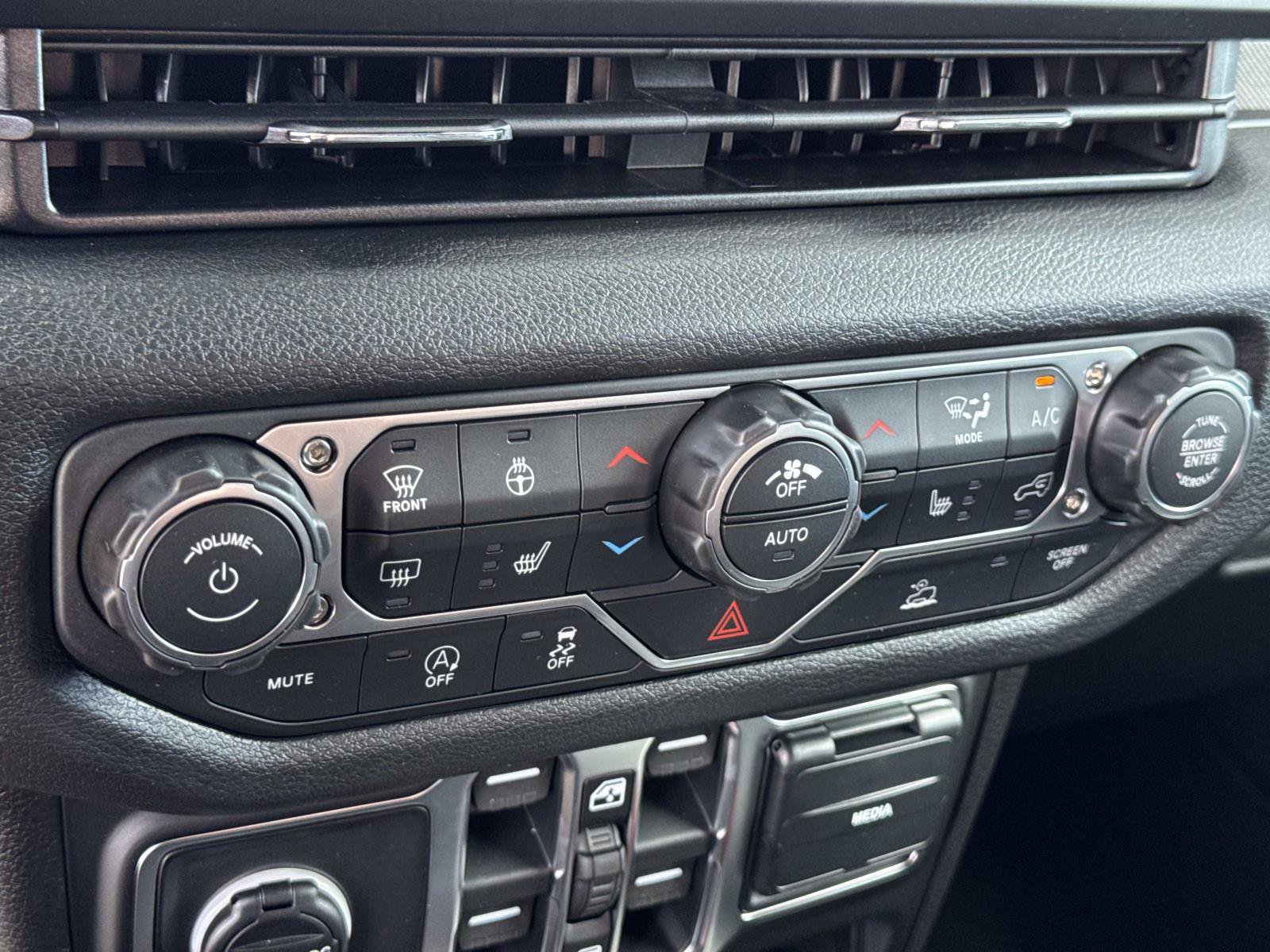 New 2026 Jeep Gladiator Sport AWD/4WD image 16