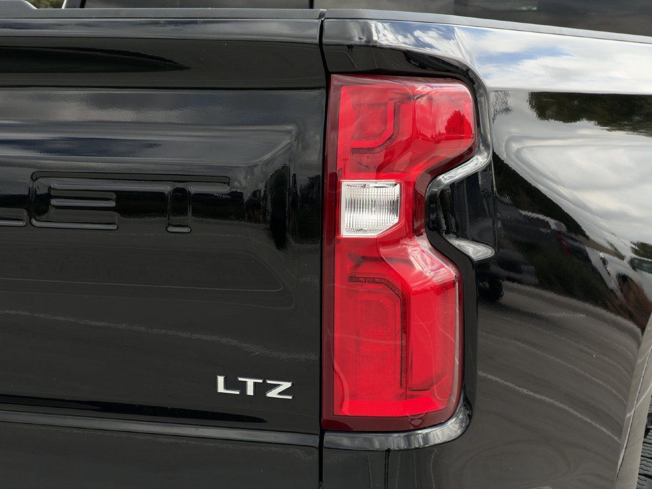 Used 2024 Chevrolet Silverado 1500 LTZ w/ Technology Package RWD image 7