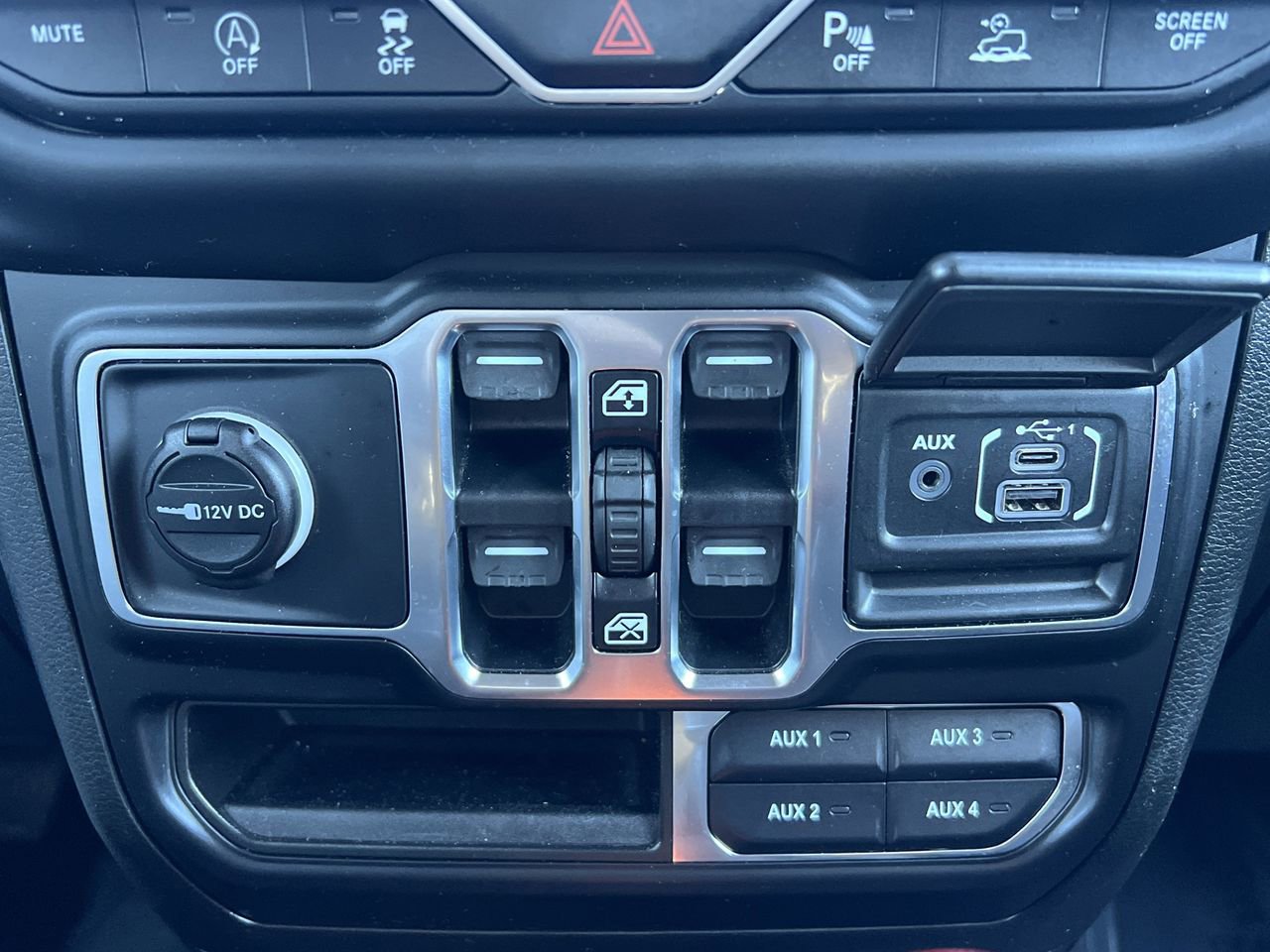 Used 2021 Jeep Wrangler Unlimited Sahara image 9