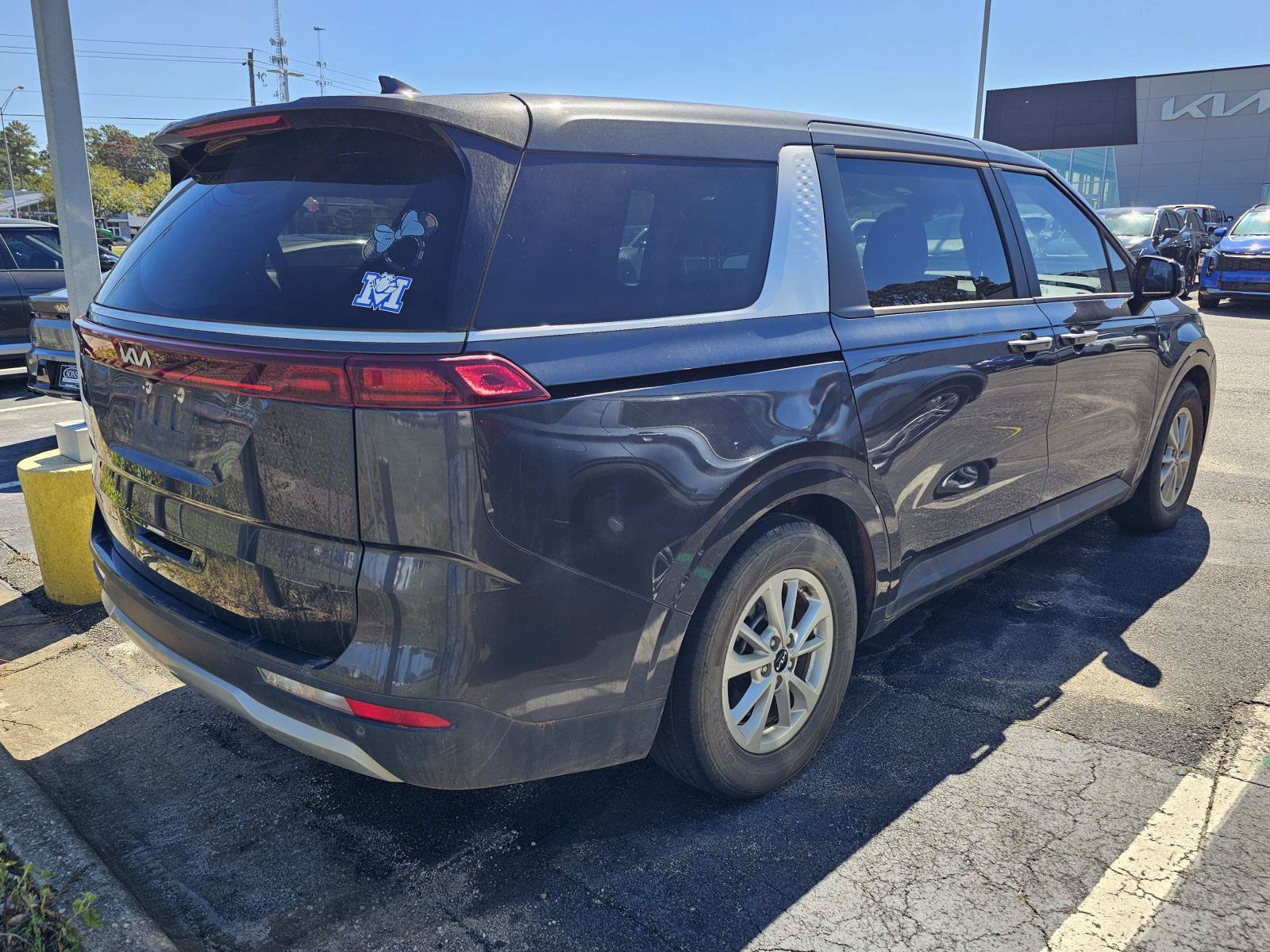 Used 2024 Kia Carnival LX FWD image 9