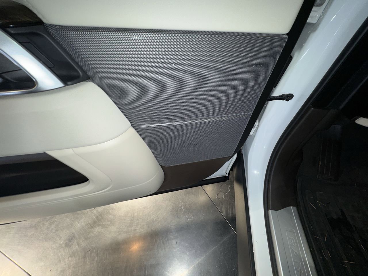 Used 2017 Land Rover Range Rover Sport HSE image 21