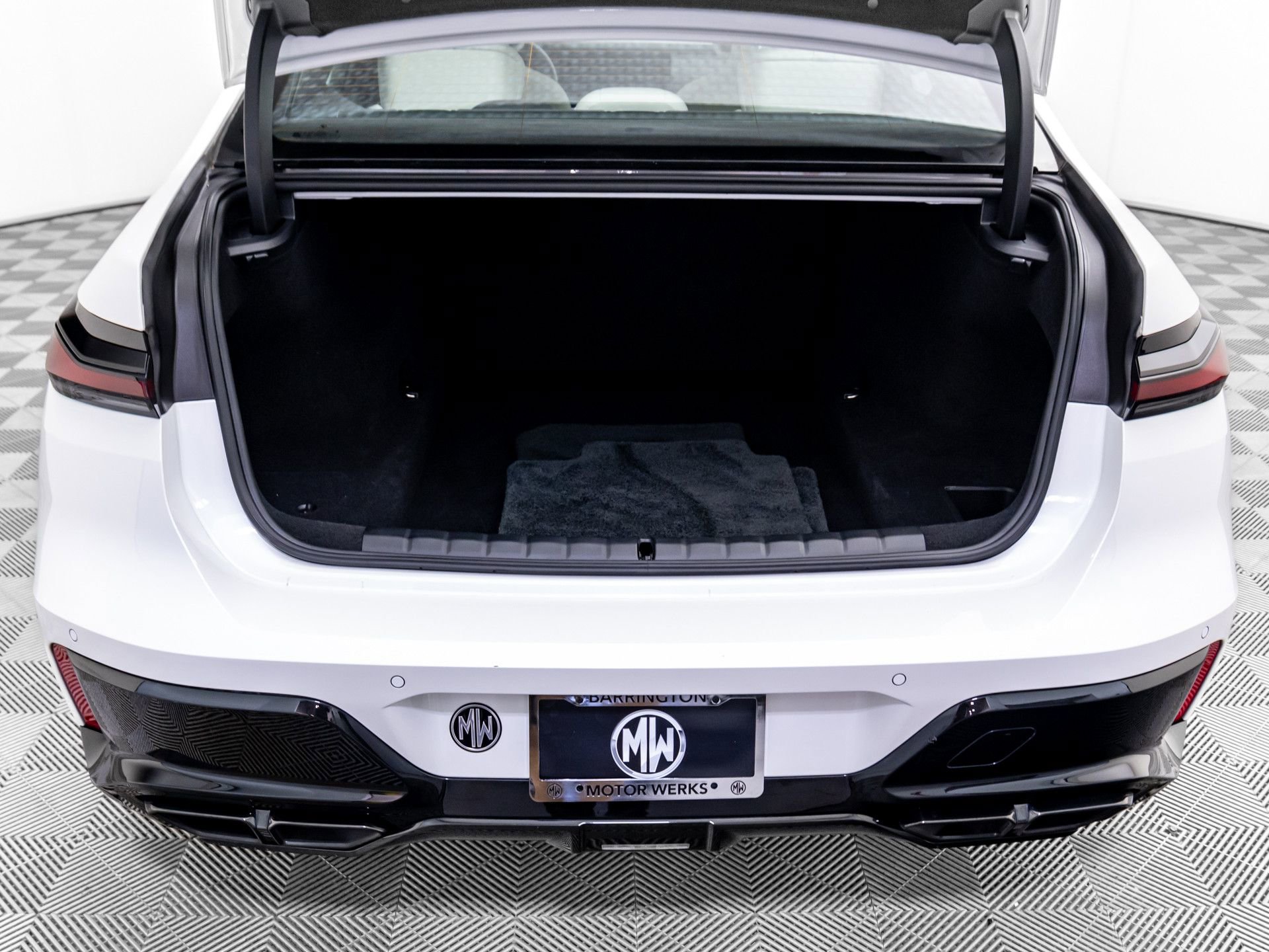 Certified 2024 BMW 760i xDrive image 32