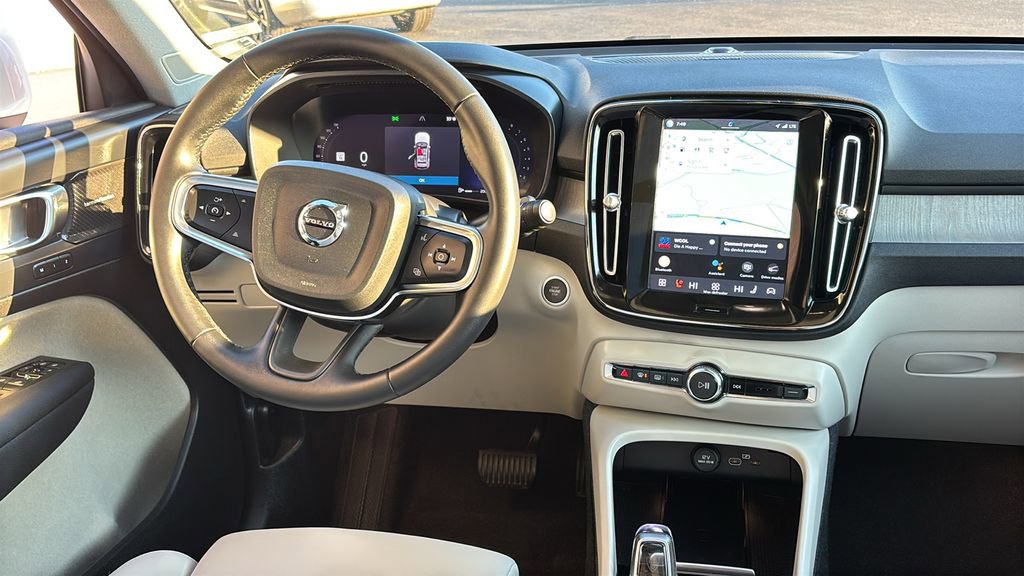 Certified 2024 Volvo XC40 B5 Ultimate w/ Climate Package image 7