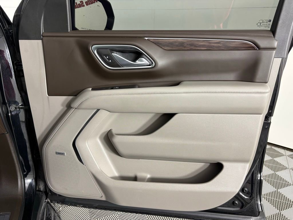 Used 2022 Chevrolet Suburban LT w/ LT Signature Package image 38