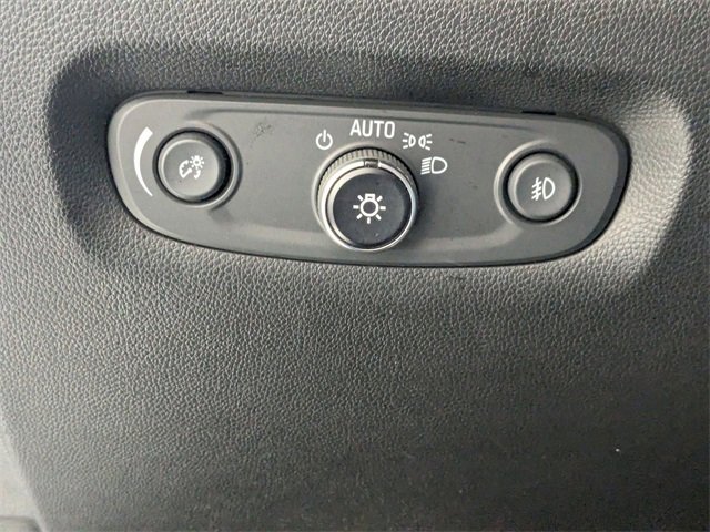 Used 2020 Chevrolet Traverse LT image 15