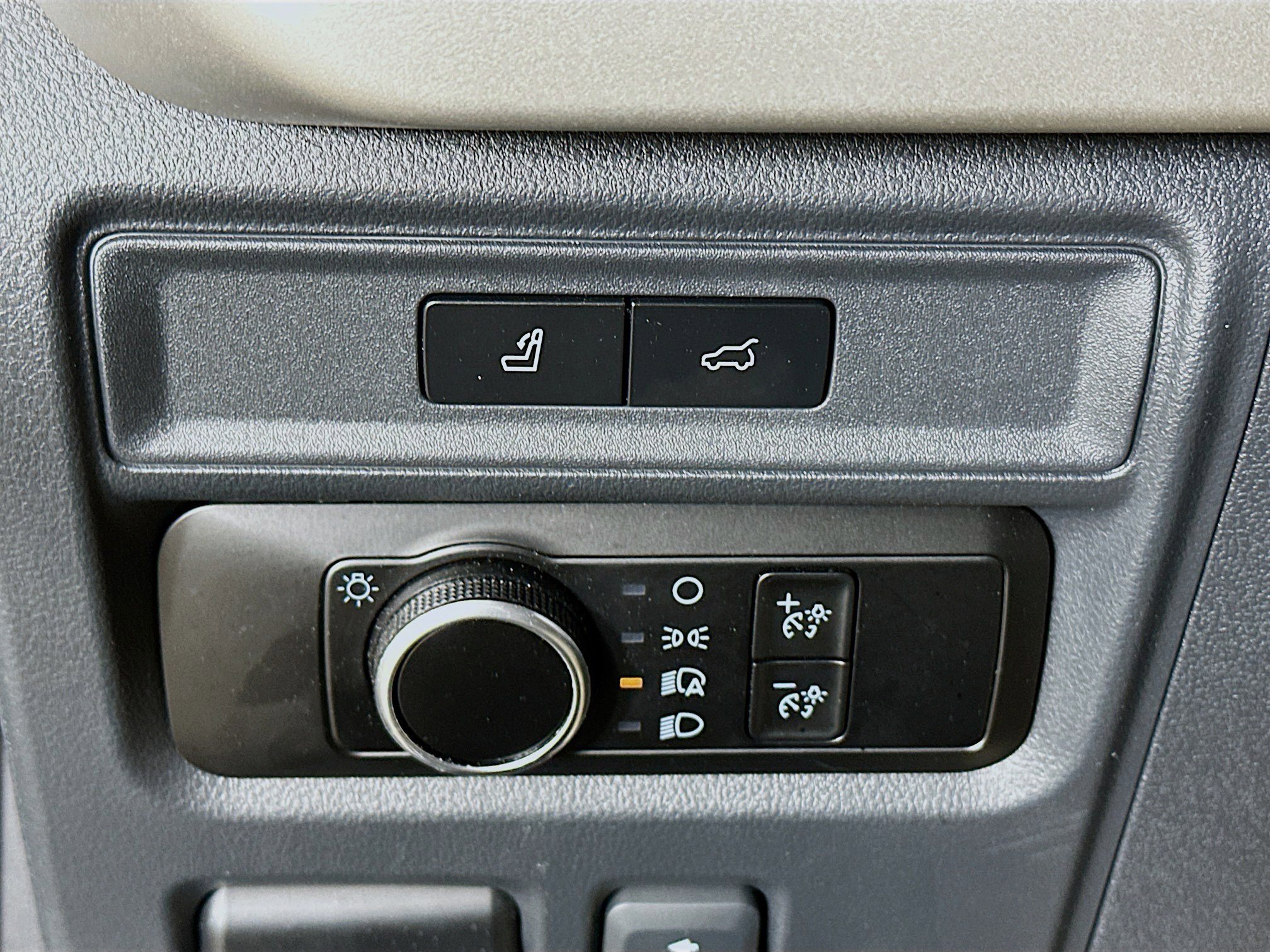 Used 2024 Ford Expedition Max XLT image 17