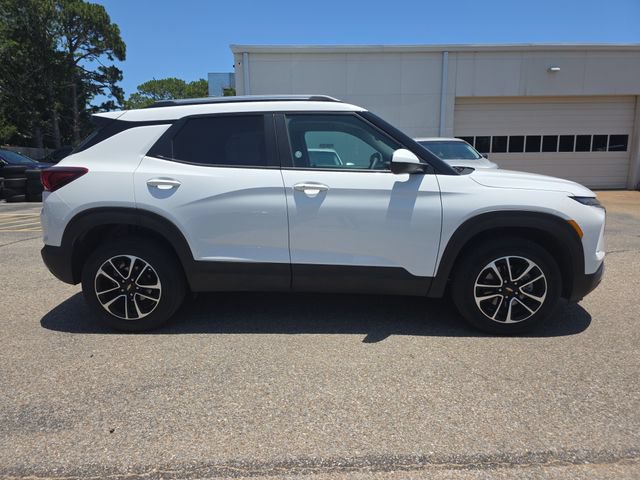 Used 2025 Chevrolet TrailBlazer LT AWD/4WD image 3