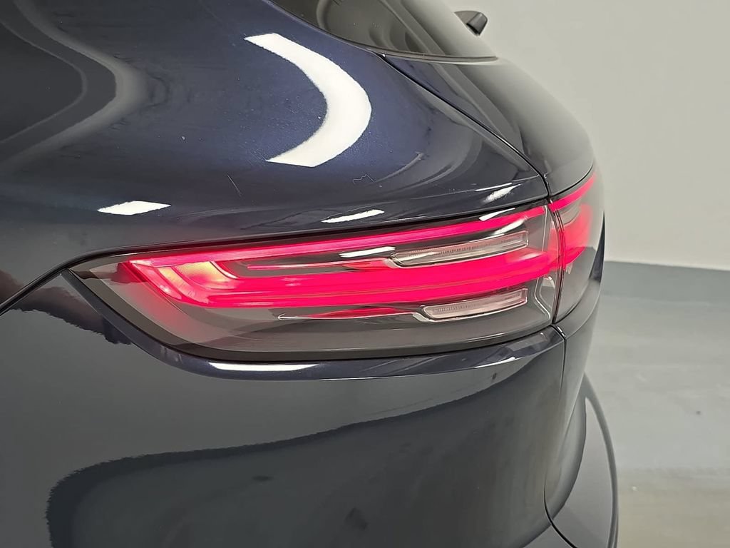 Certified 2023 Porsche Cayenne AWD/4WD image 30