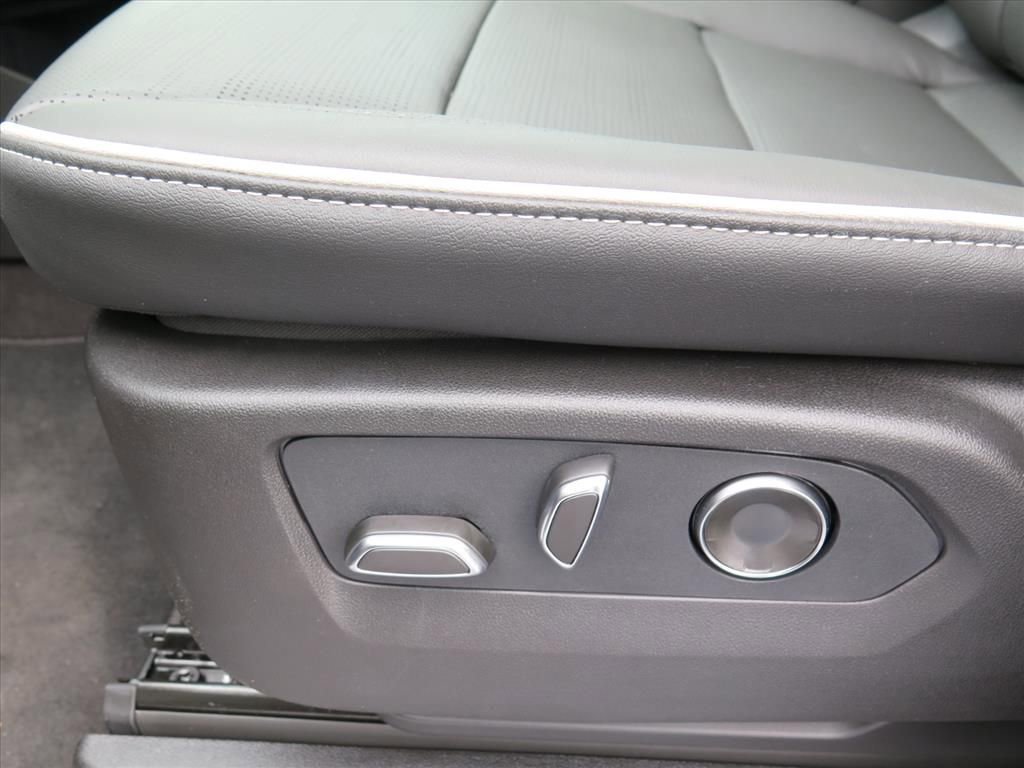 New 2026 Cadillac Escalade ESV Luxury w/ LPO, Radiant Package image 13