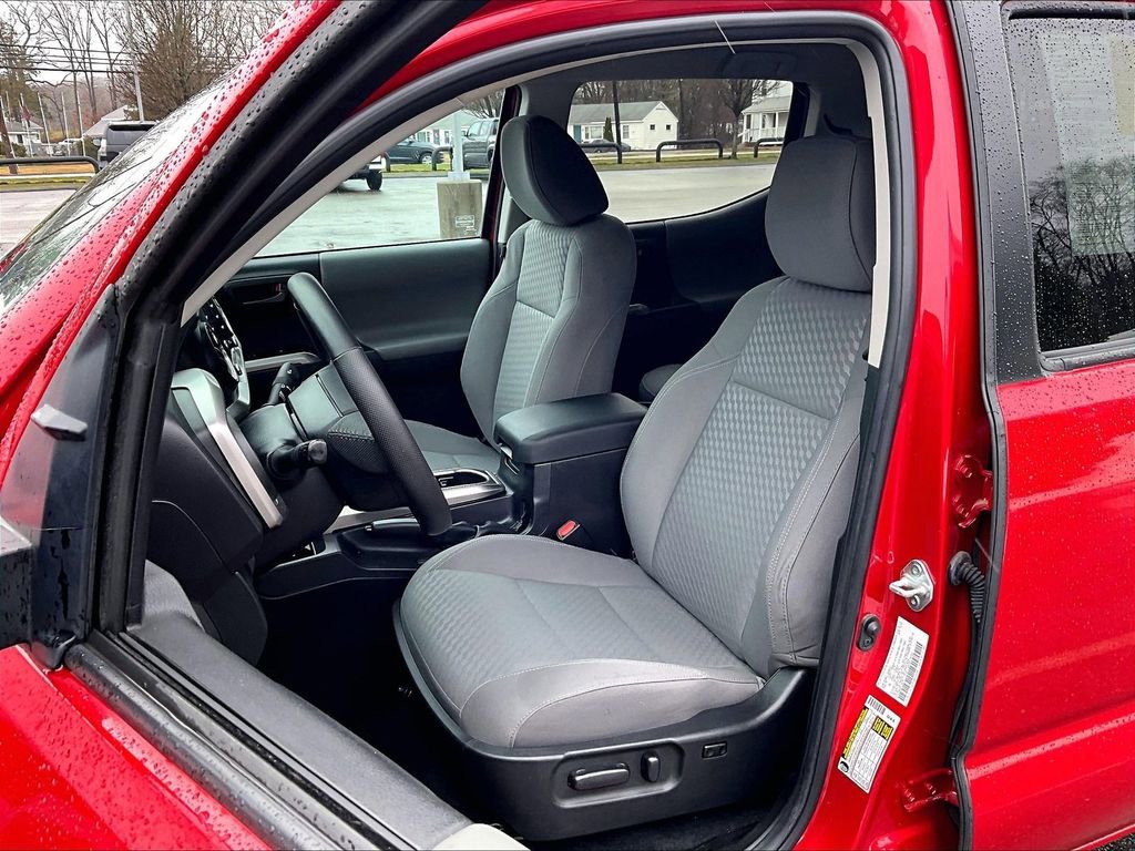 Used 2023 Toyota Tacoma SR5 AWD/4WD image 10