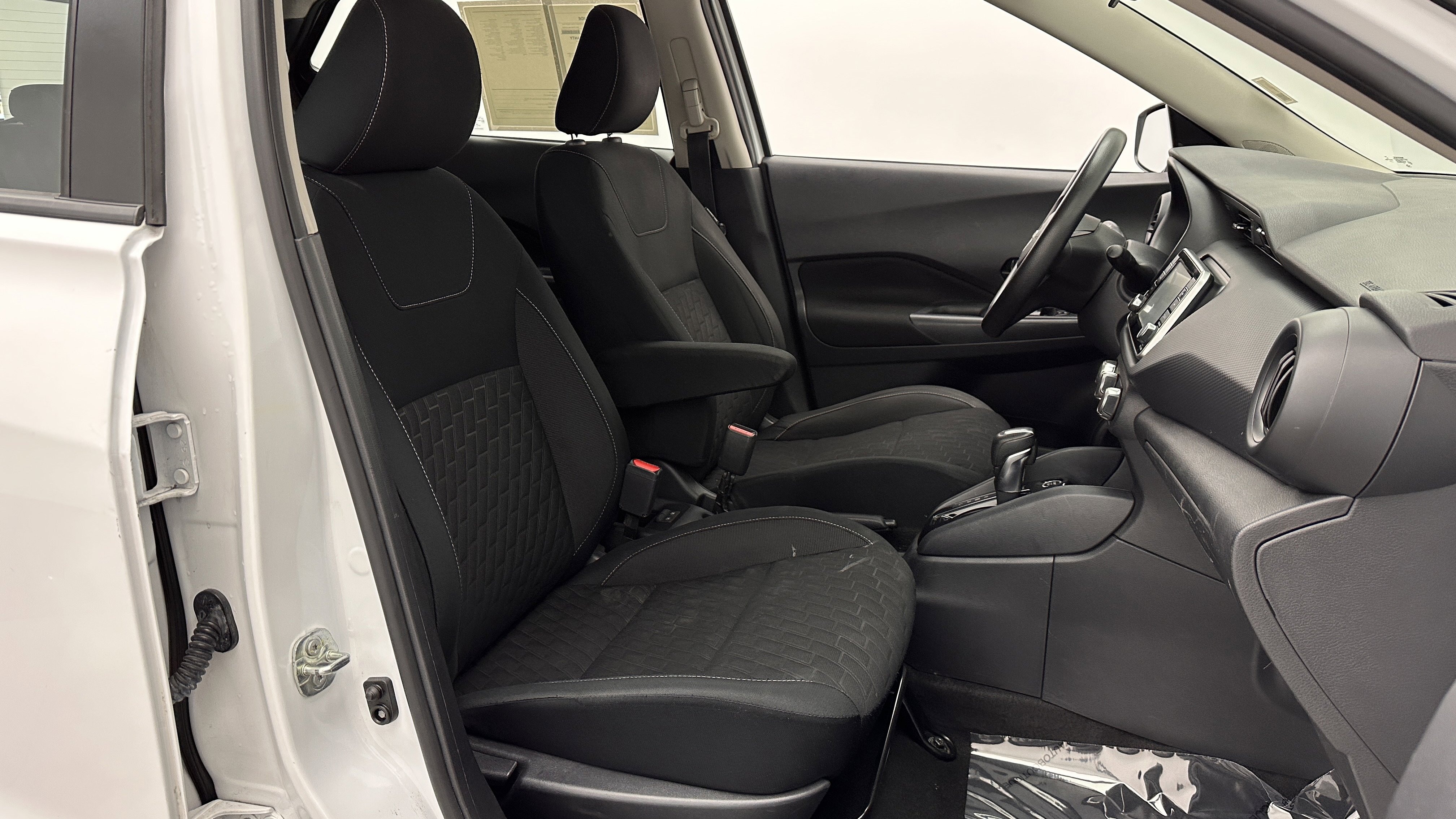 Used 2022 Nissan Kicks S FWD image 33