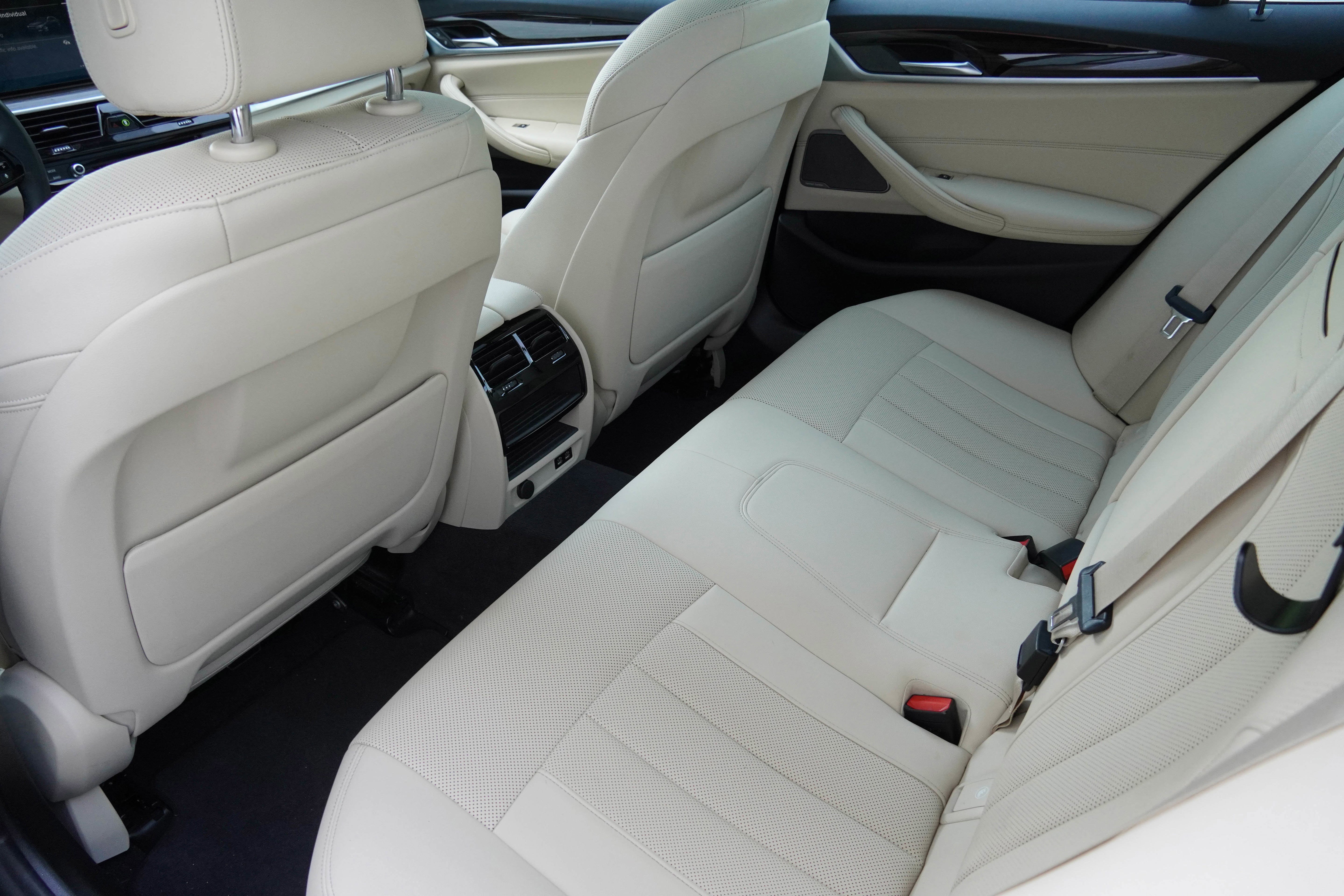 Used 2021 BMW 540i w/ Premium Package image 35