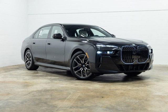 Used 2025 BMW 760i xDrive w/ Executive Package image 5