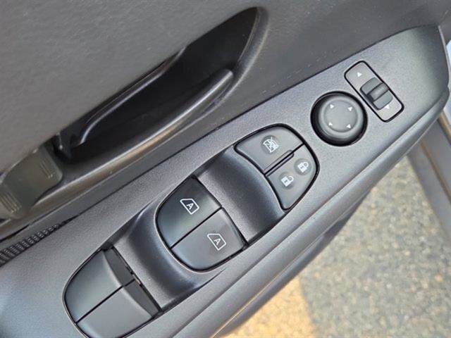 New 2025 Nissan Kicks Play S image 40