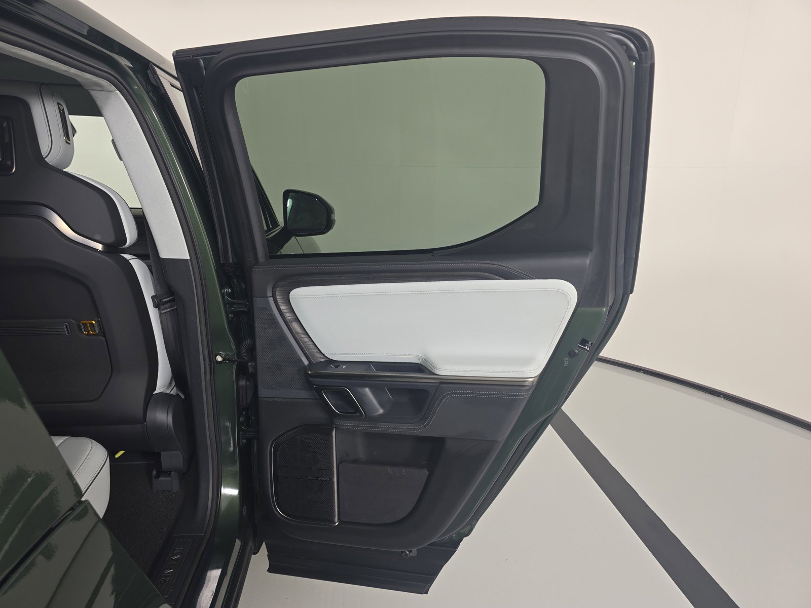 Used 2022 Rivian R1T Adventure AWD/4WD image 19