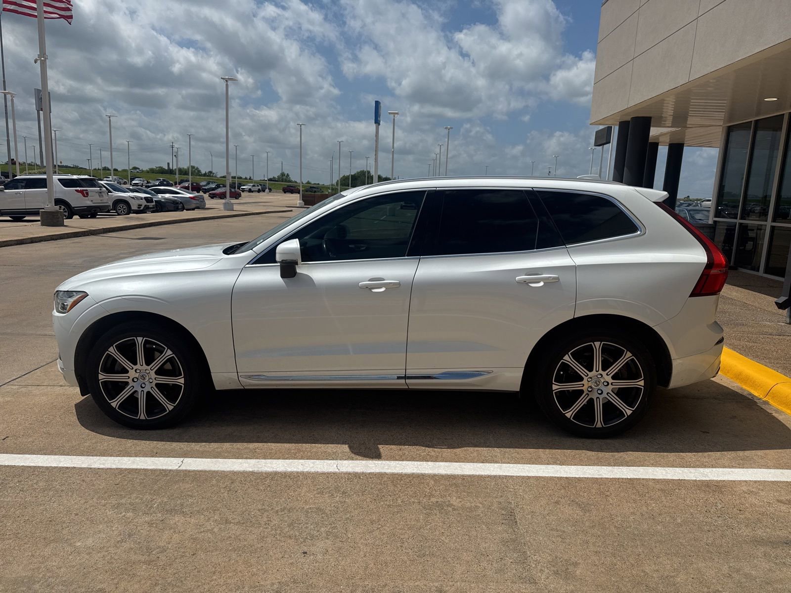 Used 2020 Volvo XC60 T6 Inscription w/ Protection Package Premier image 4