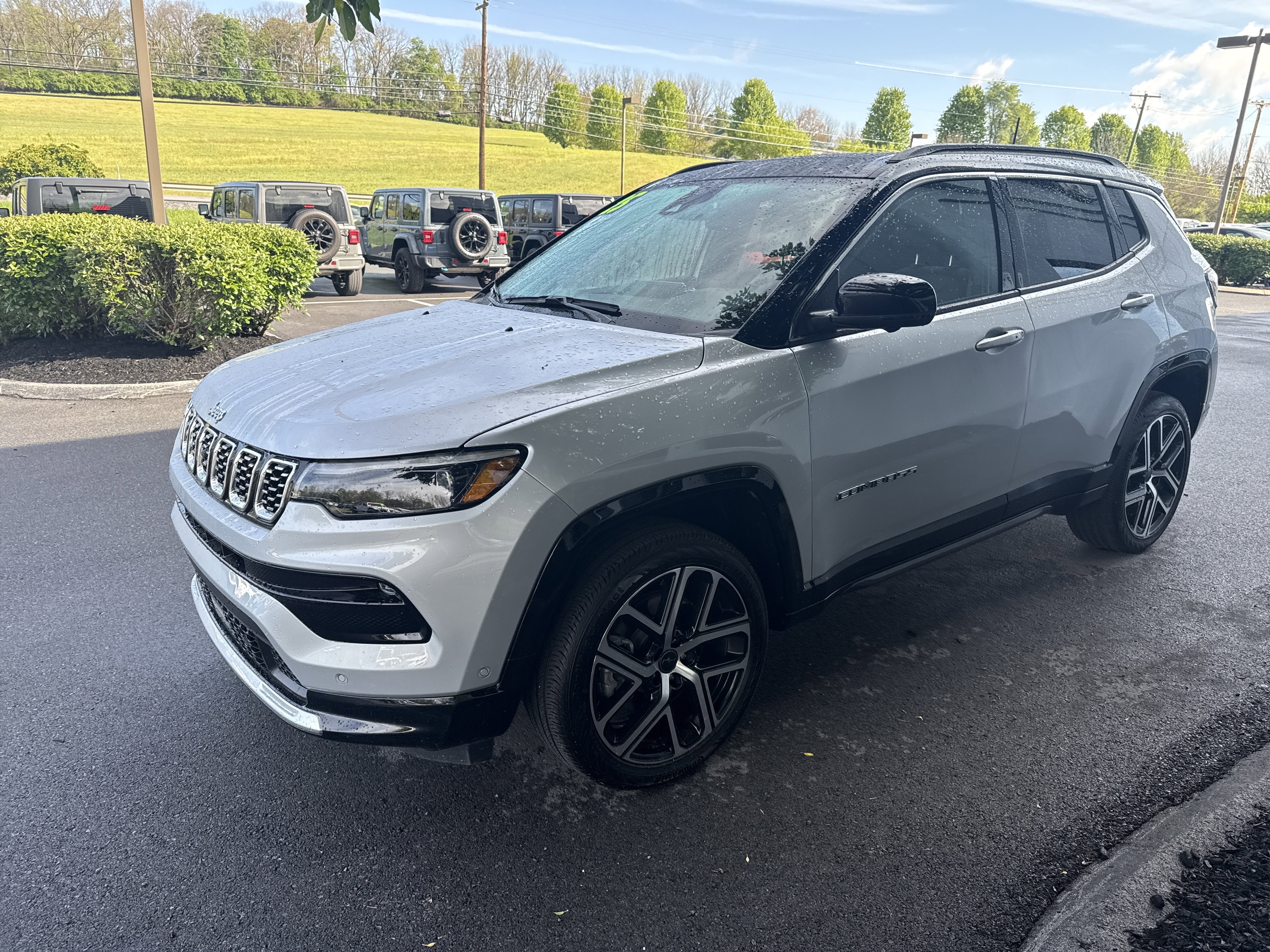 Used 2025 Jeep Compass Limited w/ Elite Group AWD/4WD image 8