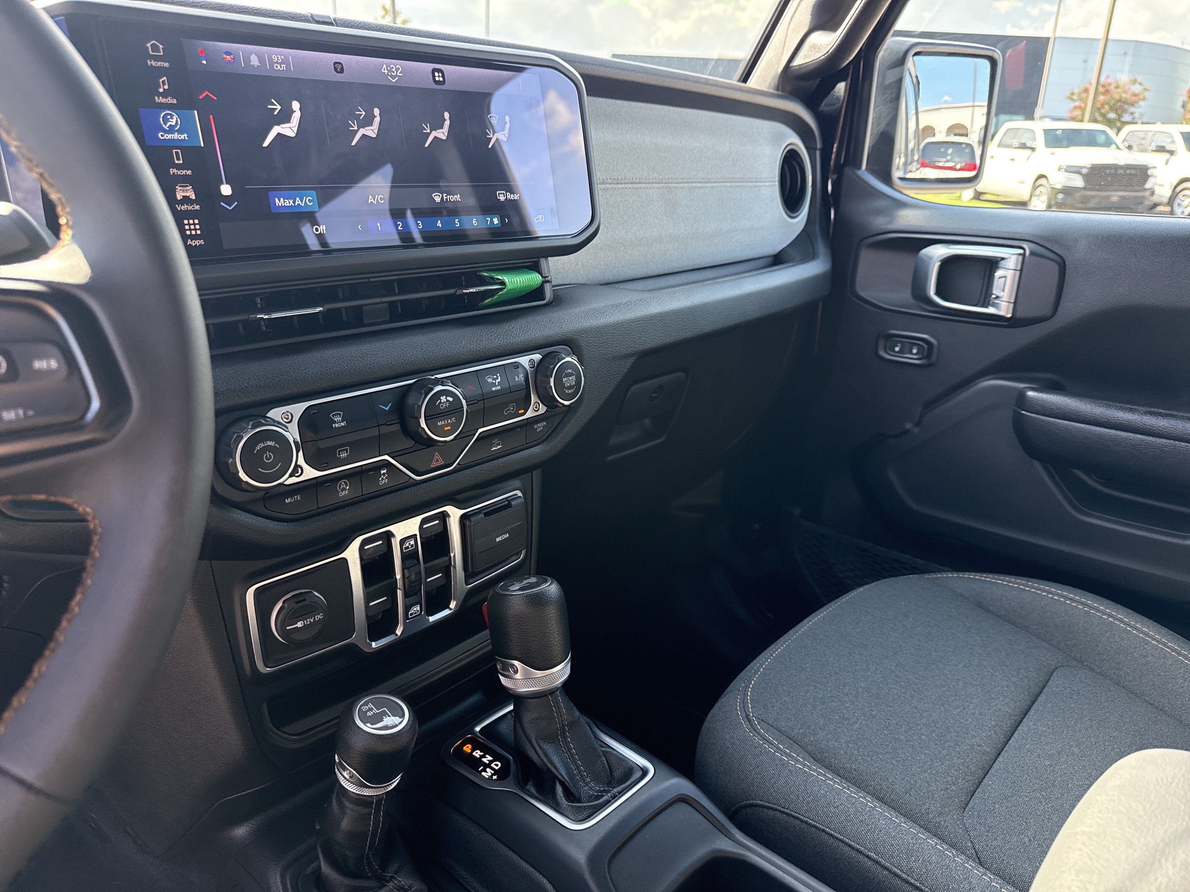 Used 2024 Jeep Wrangler Unlimited Sport AWD/4WD image 26