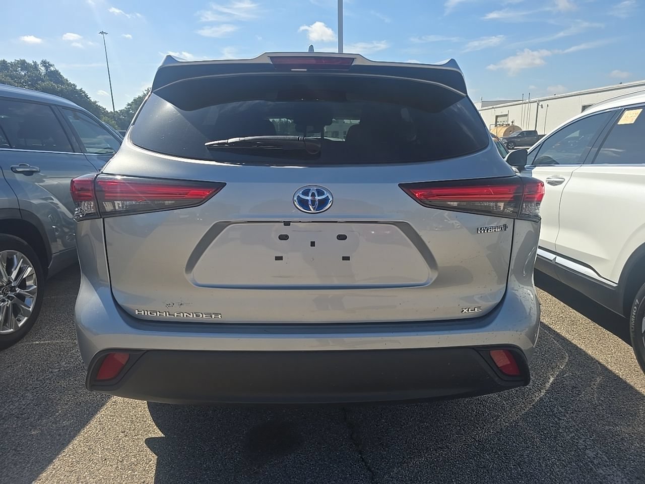Used 2023 Toyota Highlander XLE AWD/4WD image 4