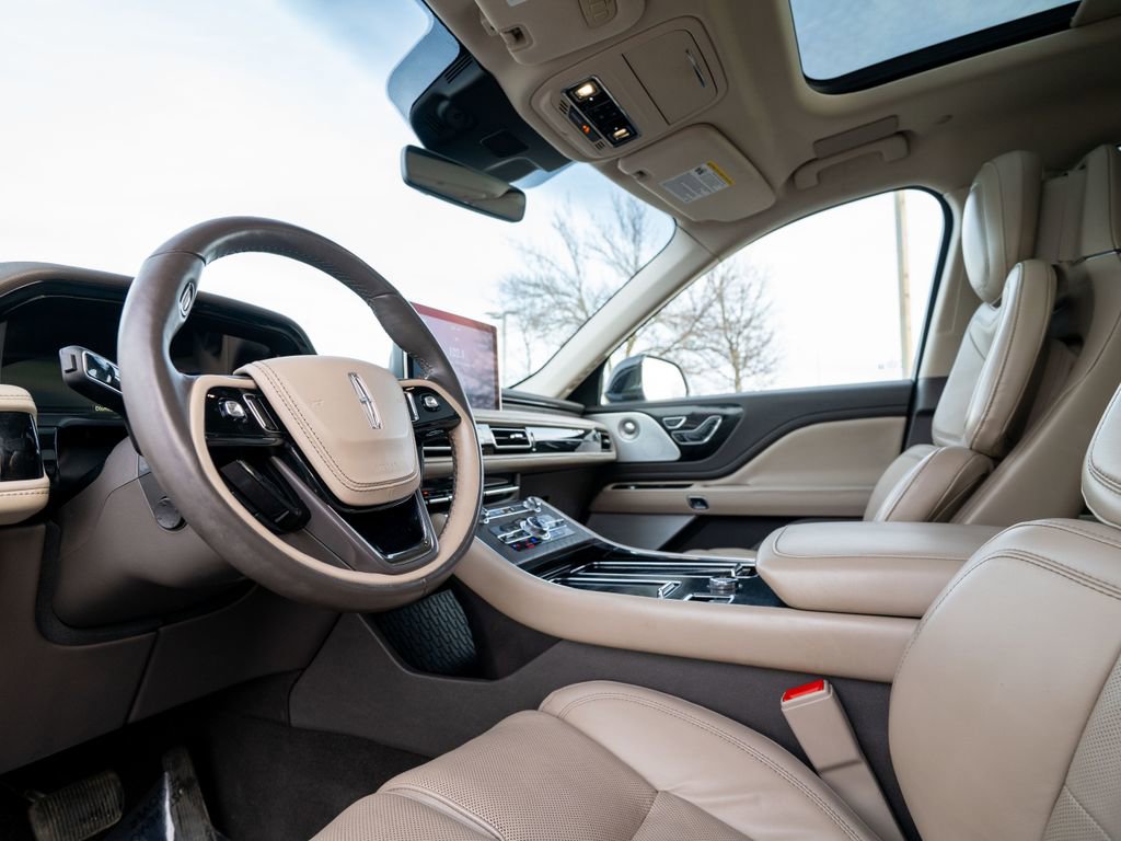 Used 2020 Lincoln Aviator Reserve w/ Equipment Group 202A image 6