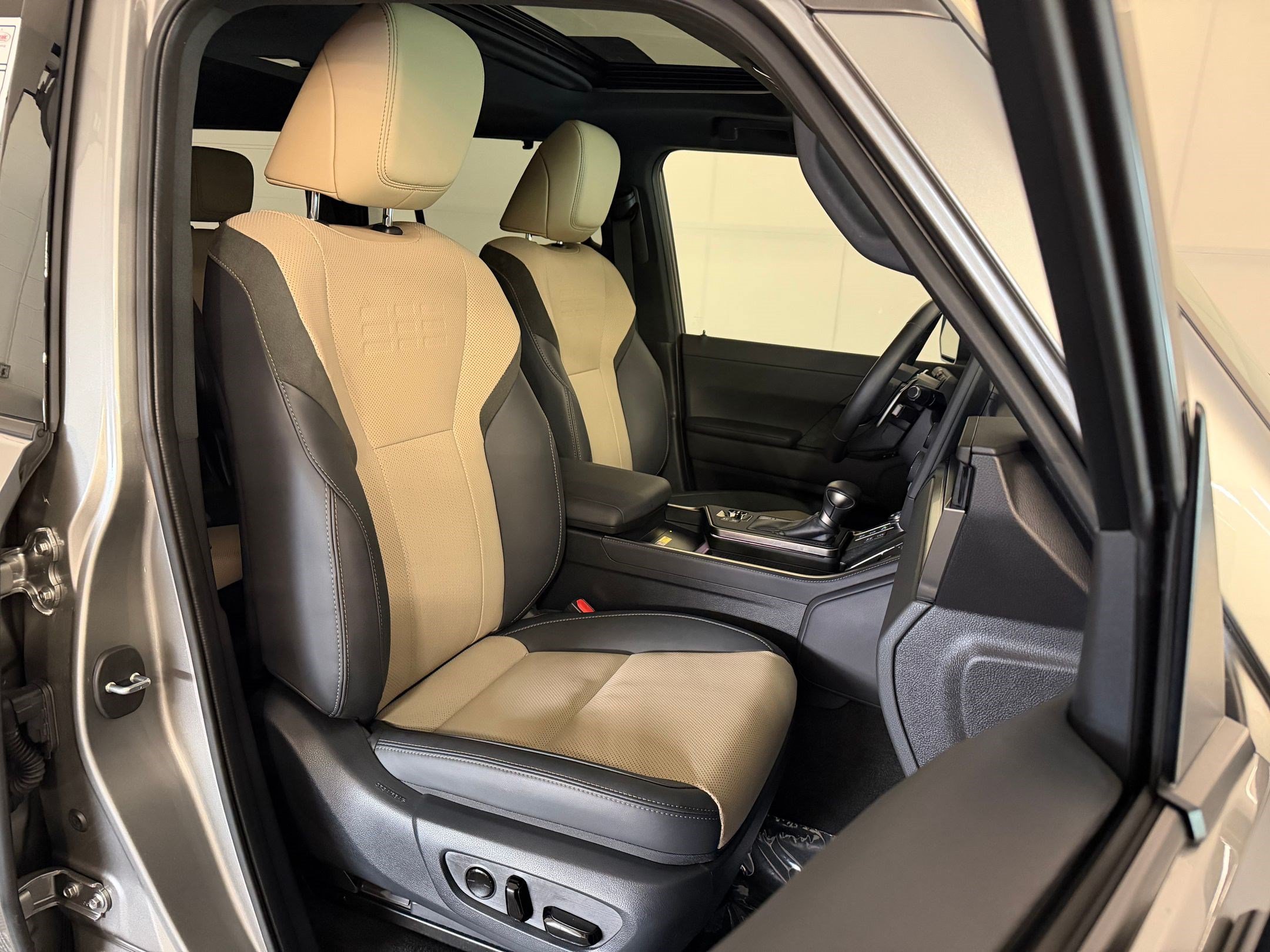 Used 2024 Lexus GX 550 AWD/4WD image 28