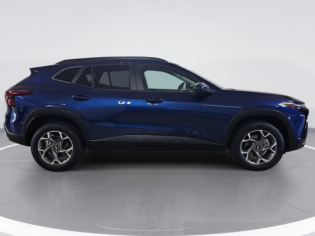 Certified 2024 Chevrolet Trax LT FWD image 2