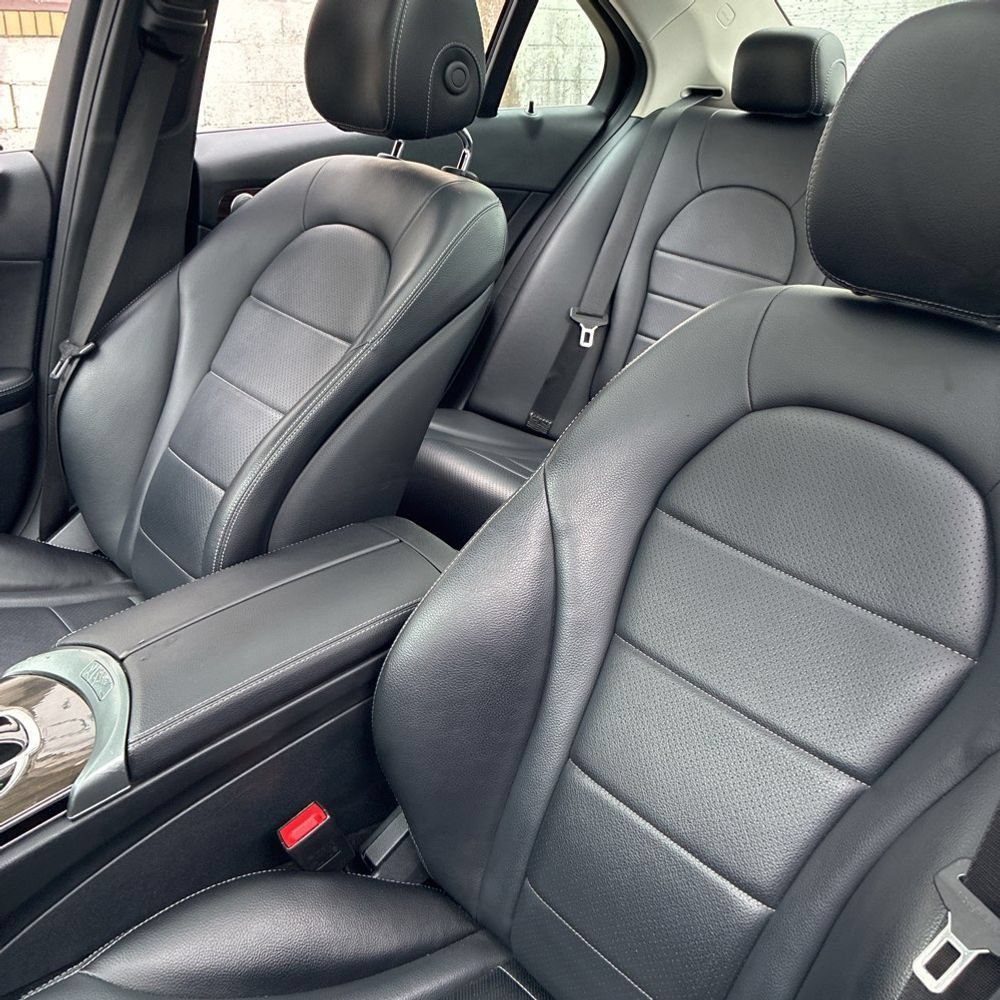 Used 2017 Mercedes-Benz C 300 4MATIC Sedan image 7