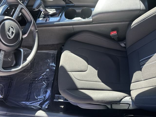 Used 2025 Hyundai Elantra SEL image 22
