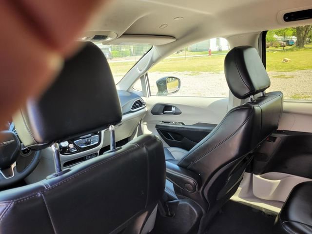 Used 2024 Chrysler Pacifica Touring-L image 34