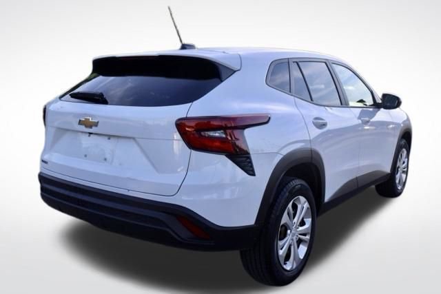 Used 2024 Chevrolet Trax LS FWD image 11