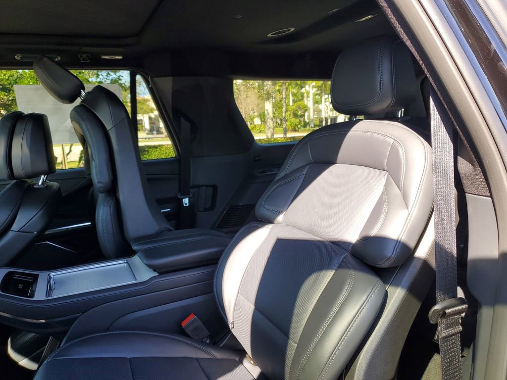 New 2025 Lincoln Navigator L Reserve w/ Jet Appearance Package image 12