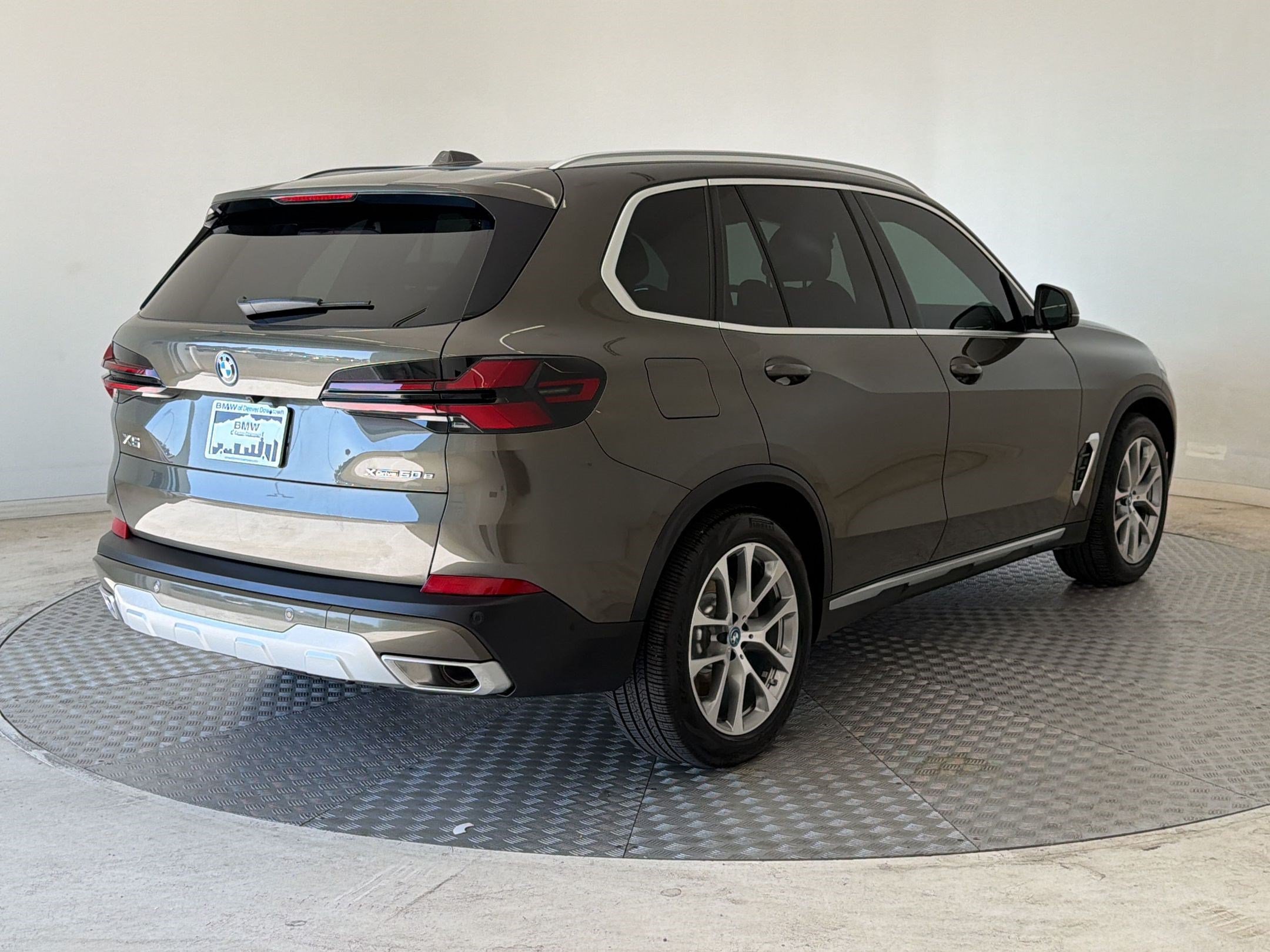 Used 2025 BMW X5 xDrive50e AWD/4WD image 9