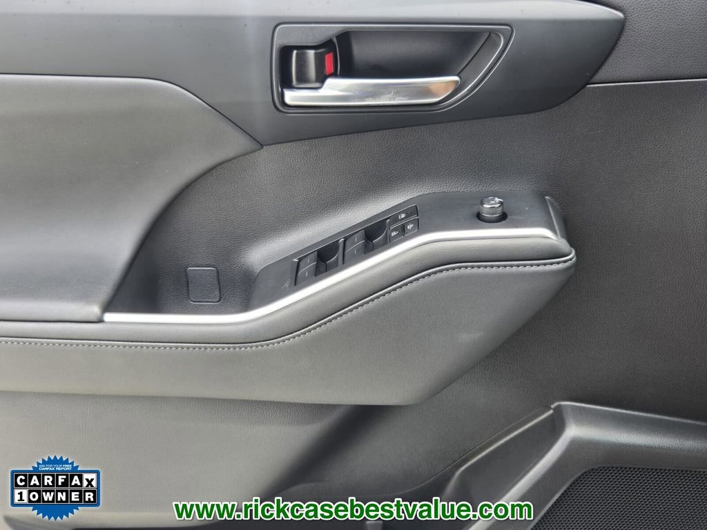 Used 2024 Toyota Highlander XLE image 34