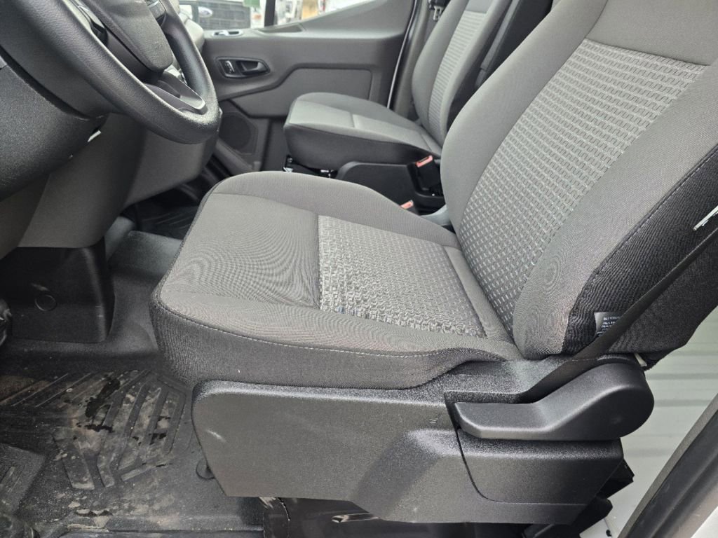 Used 2024 Ford E-Transit 148 High Roof image 30