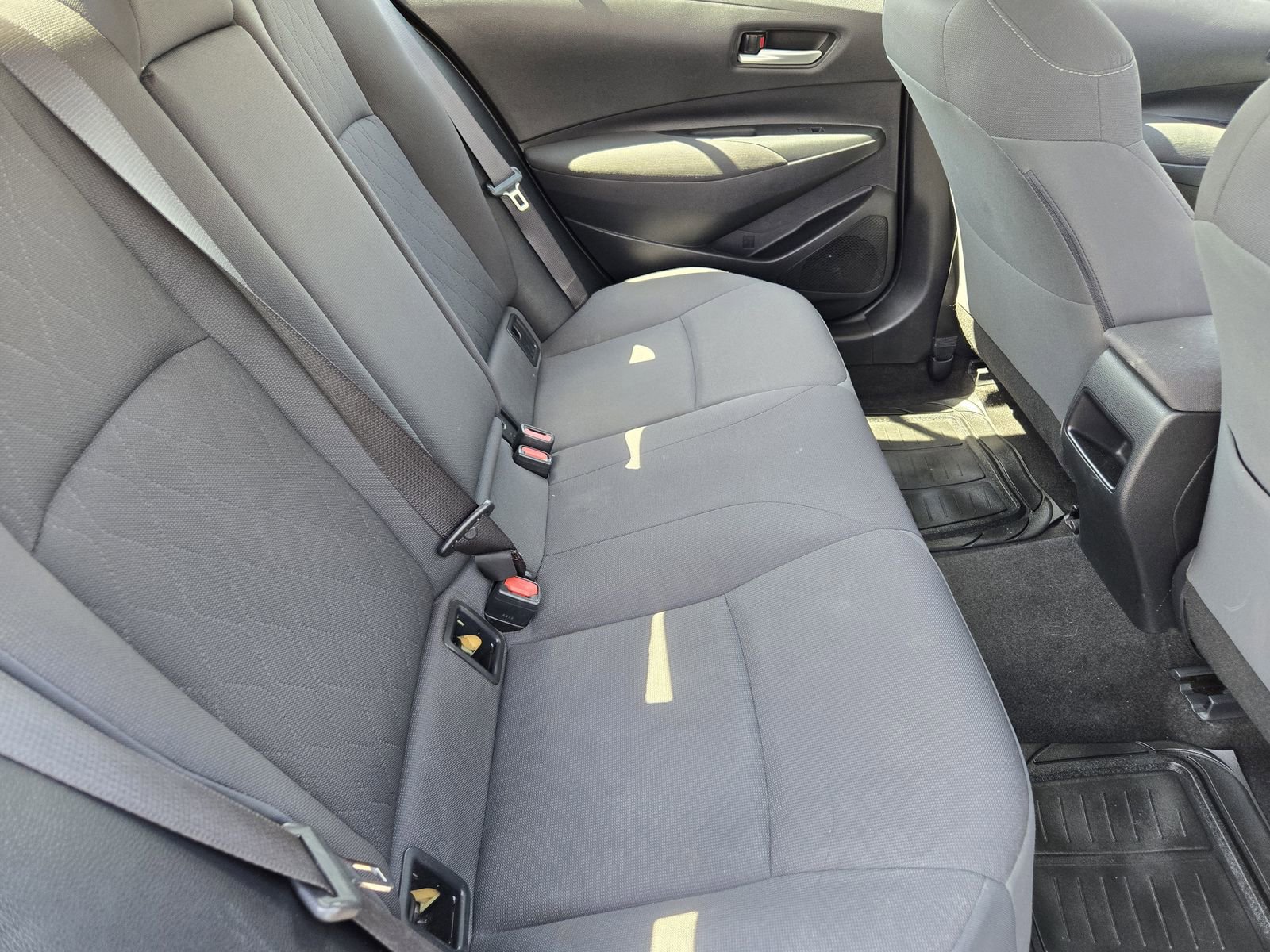 Used 2020 Toyota Corolla LE FWD image 28