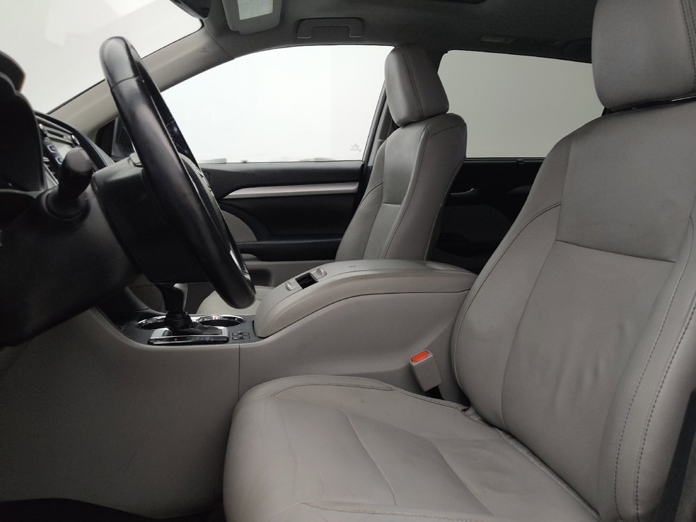 Used 2018 Toyota Highlander XLE FWD image 17