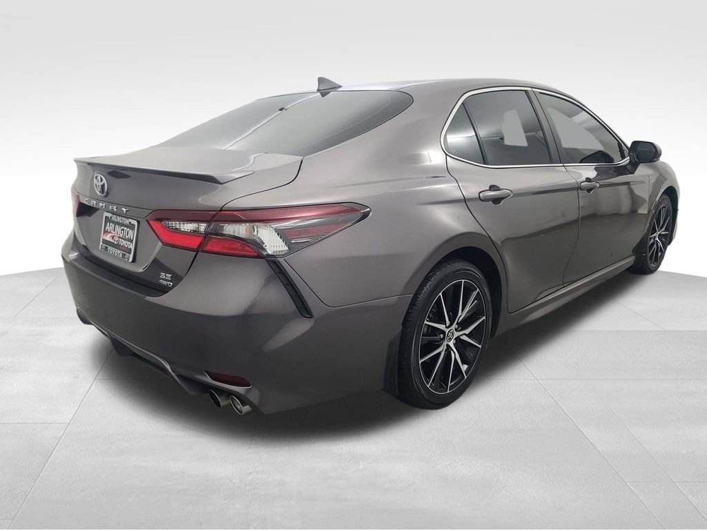 Used 2022 Toyota Camry SE w/ Cold Weather Package image 5