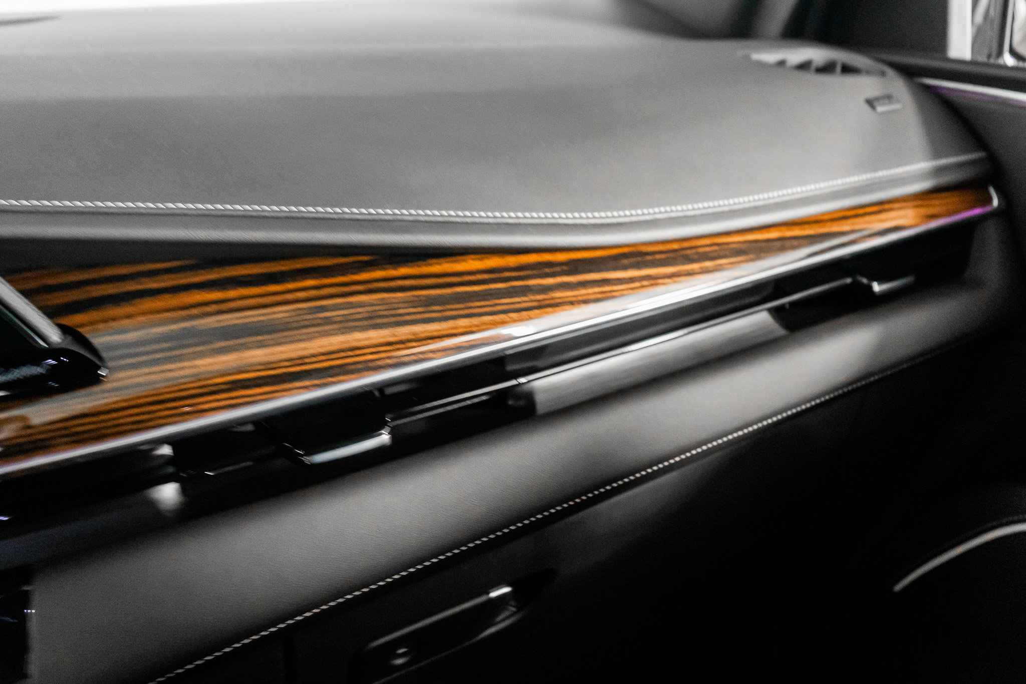 Used 2024 Cadillac Escalade ESV Premium Luxury image 41