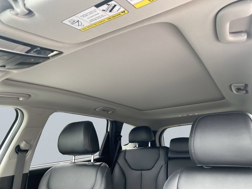Certified 2023 Hyundai Santa Fe SEL w/ Premium Package FWD image 18
