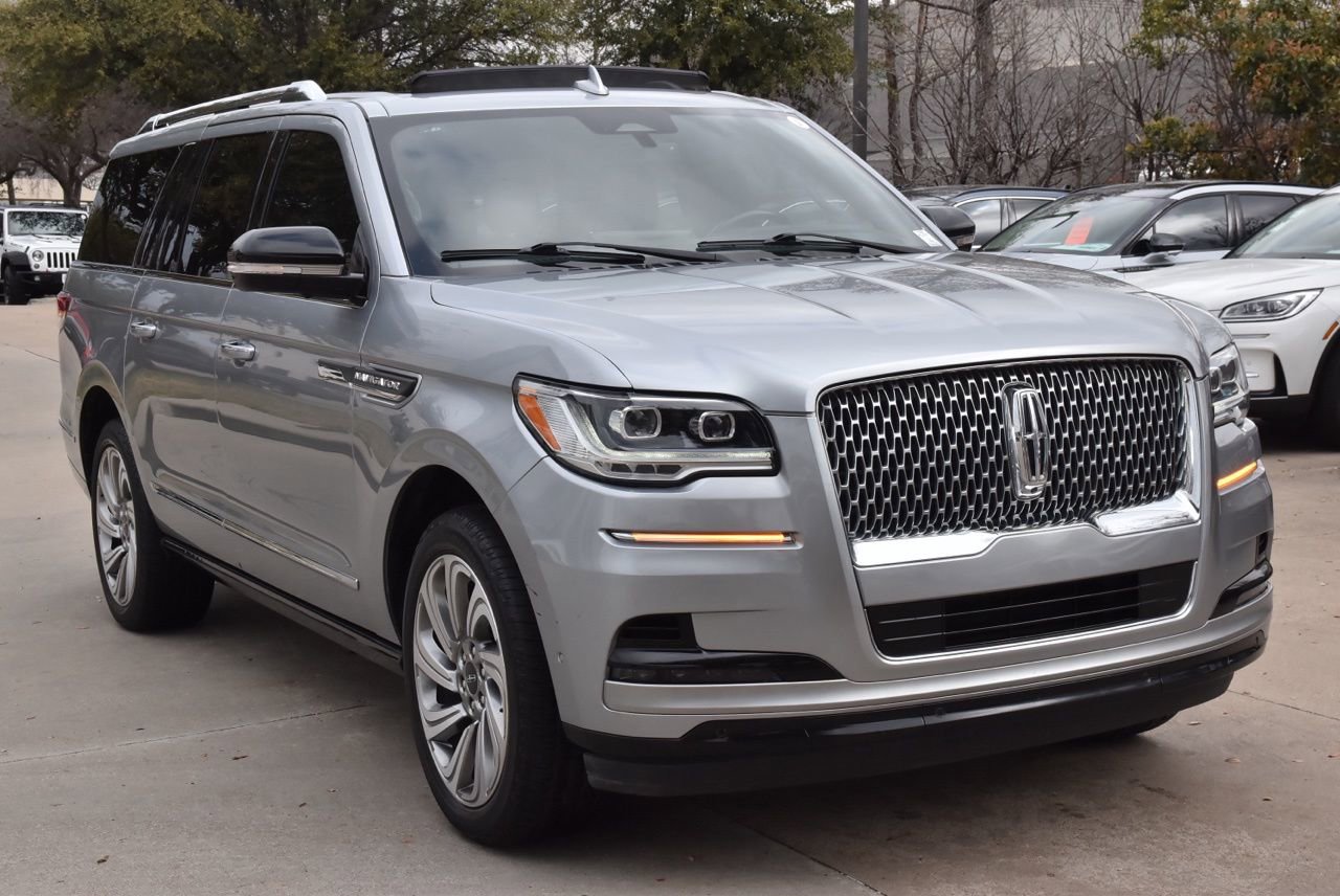 Used 2023 Lincoln Navigator L Reserve image 4