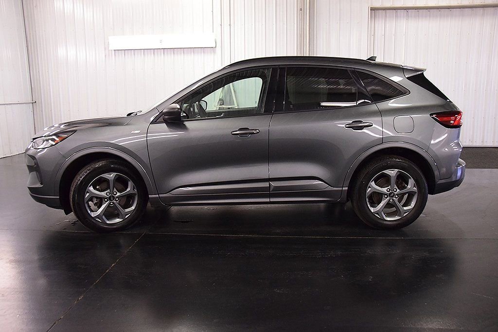 Used 2023 Ford Escape ST-Line w/ Tech Pack #1 image 4