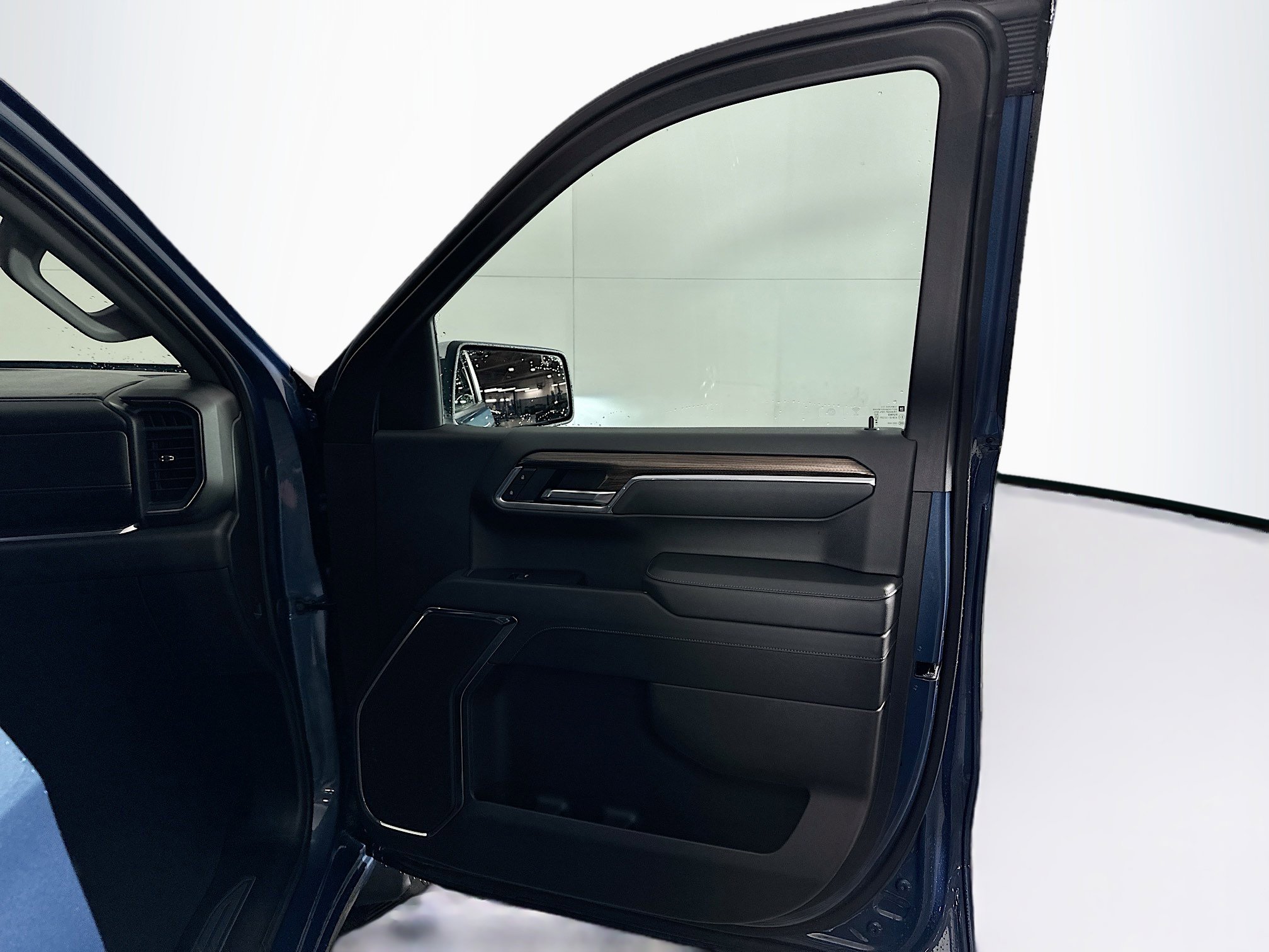 Used 2024 Chevrolet Silverado 1500 LT image 30