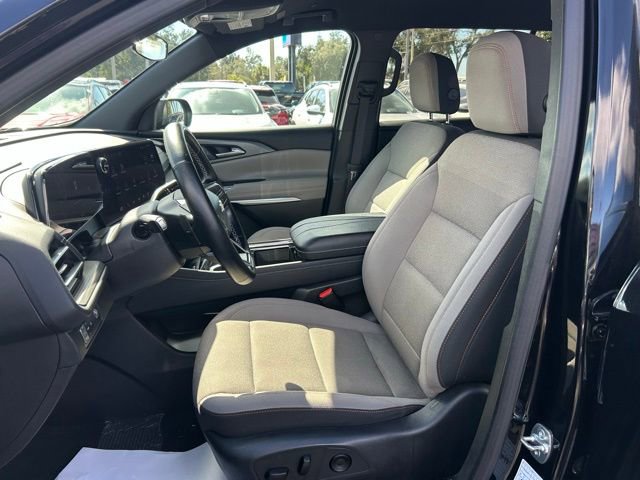 Used 2025 Chevrolet Traverse LT image 14