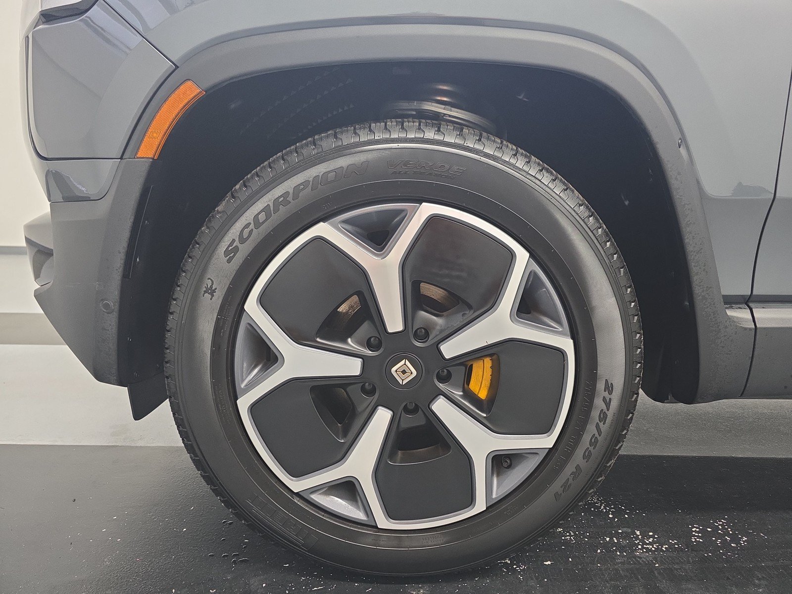 Used 2024 Rivian R1T Adventure AWD/4WD image 9