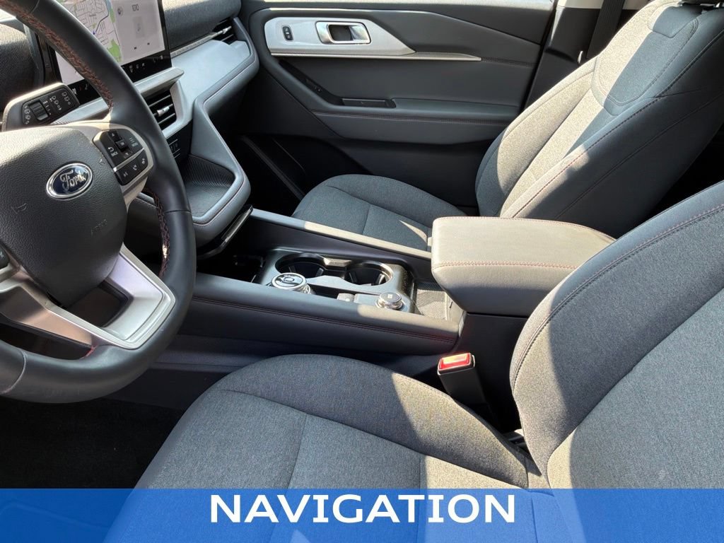 Used 2025 Ford Explorer Active AWD/4WD image 6